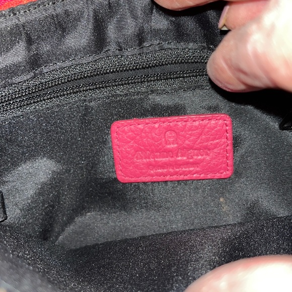 Vintage Etienne Aigner Small Leather Handbag! Gorgeous! Fuschia Pink Leather. - Picture 5 of 8